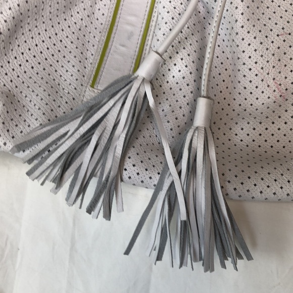 FRANCESCO BIASIA white leather lime green trimmed hobo style shoulder bag. - Picture 5 of 14